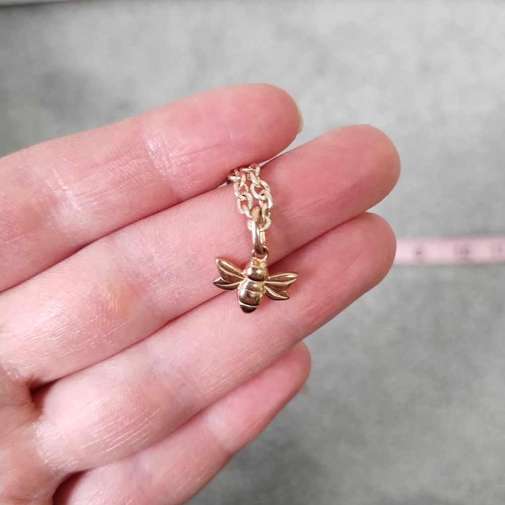 Bee necklace - Picture 6 of 7